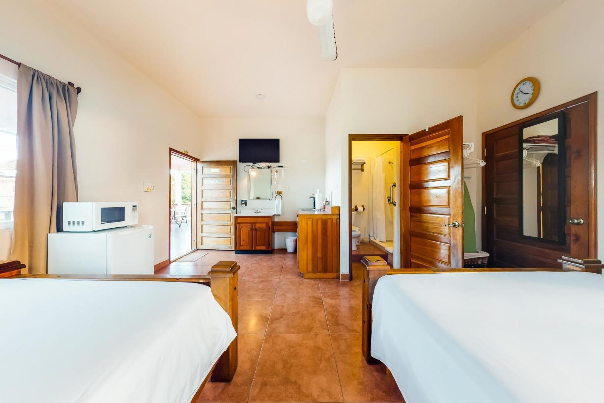 Isebei Guest House Hopkins Room photo